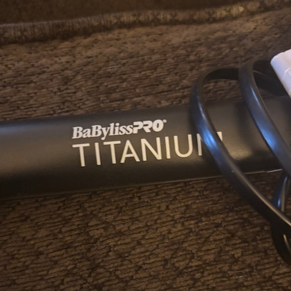 BaBylissPRO Titanium Hair Straightener - Black